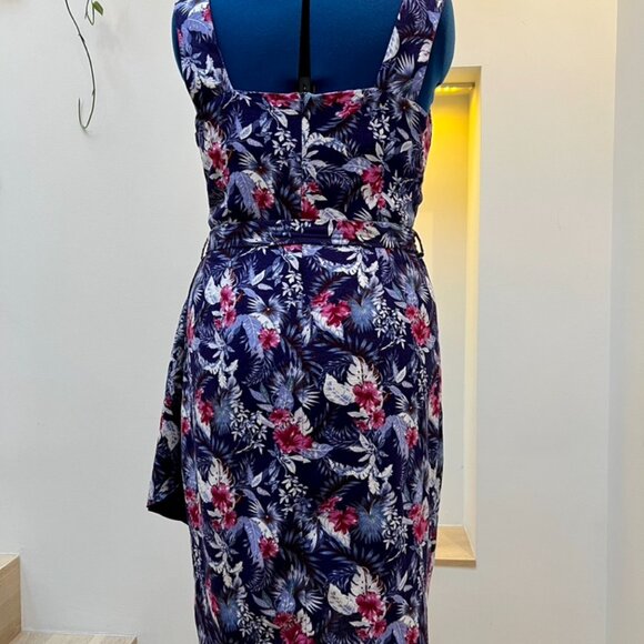 Hawaiian Hisbiscus Tiki Sarong Dress in 2XL from Collectif - Picture 4 of 11